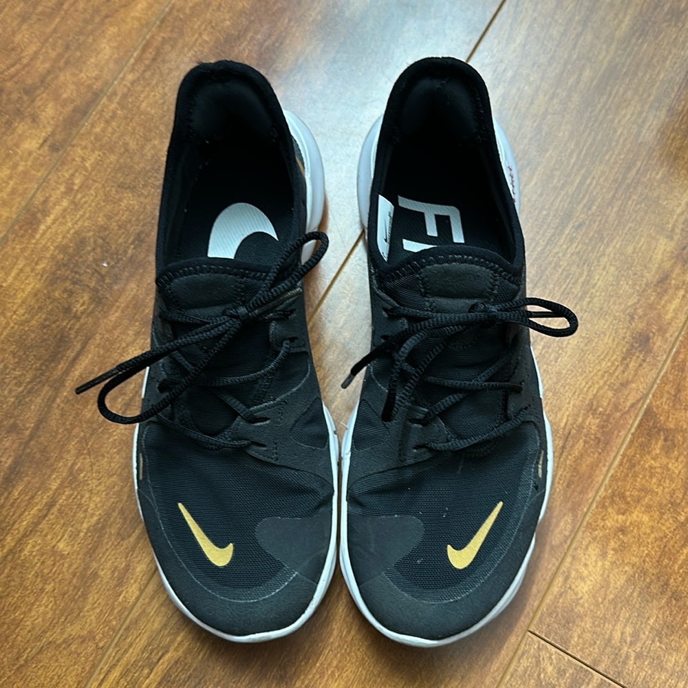 Women’s Nike Free Black and Metallic Gold Running Shoes 5.0 Sz 7